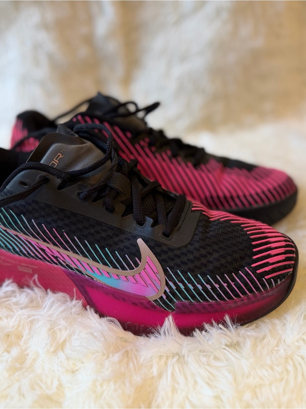 Nike Court Air Zoom Vapor 11 Tennis Shoe Size 9 Pink and Black w/ Teal Accents